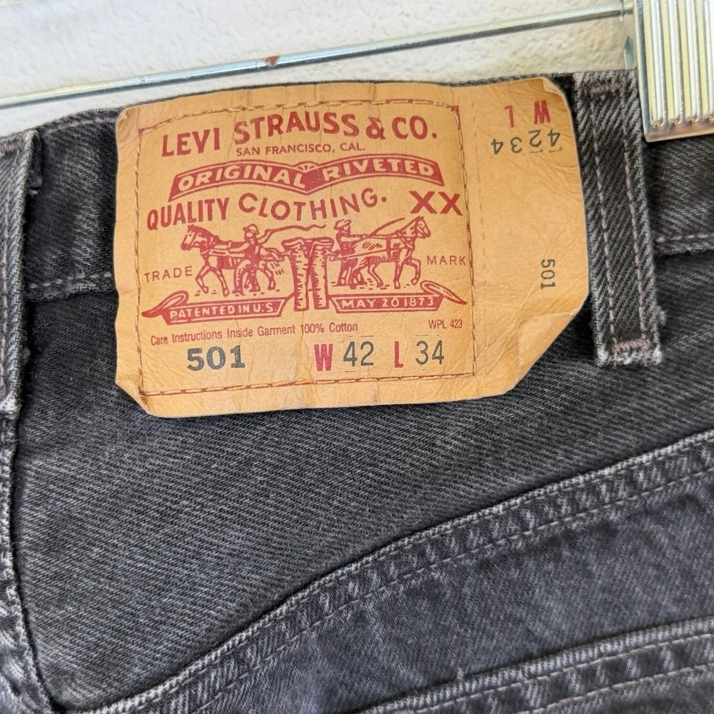 Levi's 501 Jeans Mens Size 42x34 Black Washed Button Fly Straight Leg Red Tab